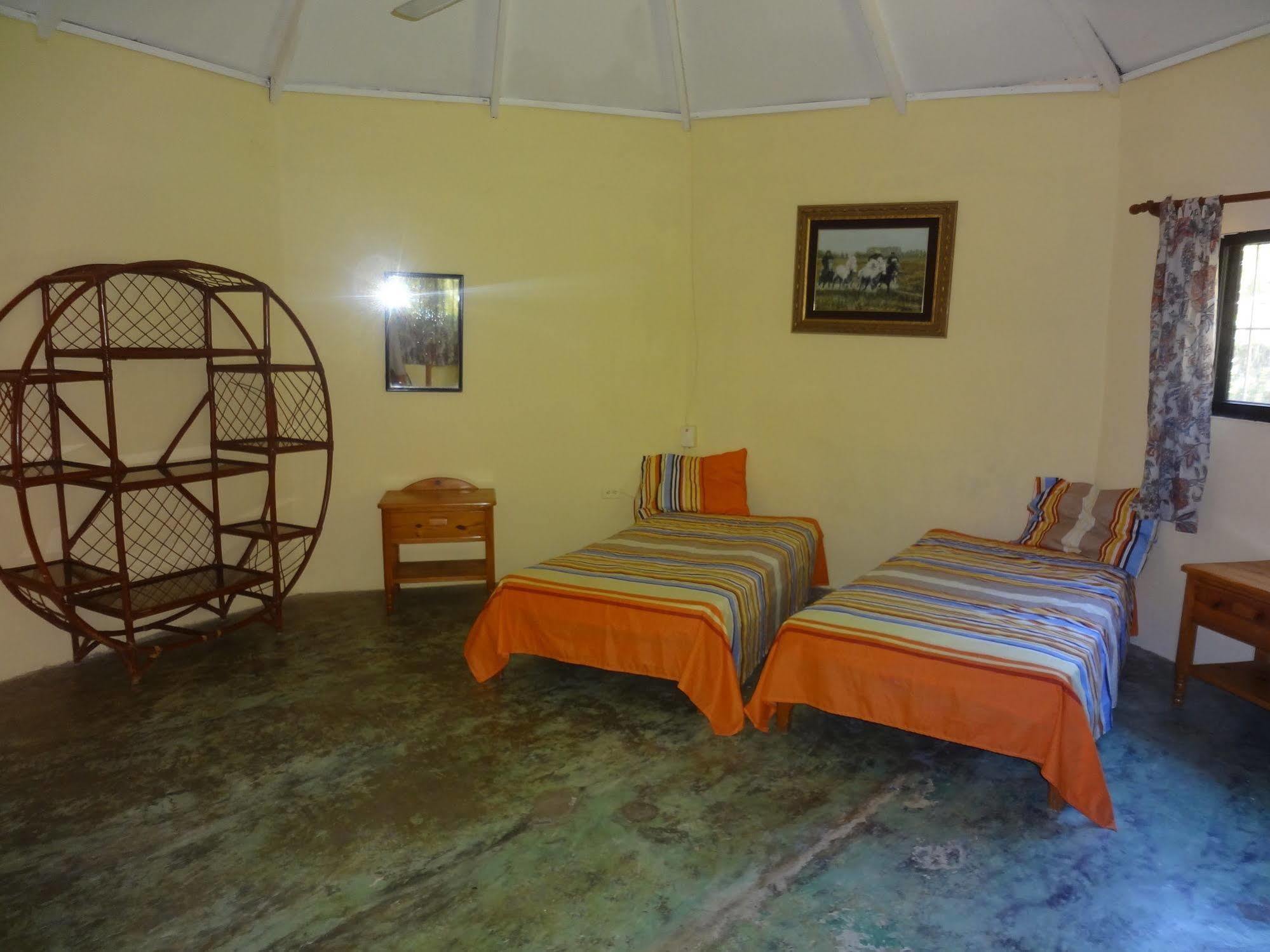 Gipsy Ranch Rooms Кабарете Екстер'єр фото